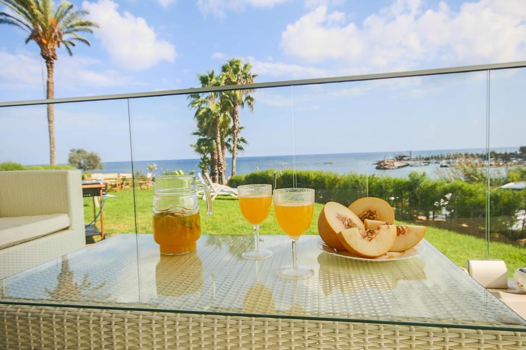 Beachfront Trident Protaras Camera foto