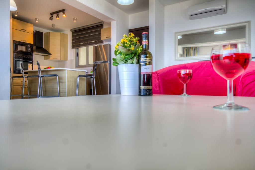 Beachfront Trident Protaras Esterno foto