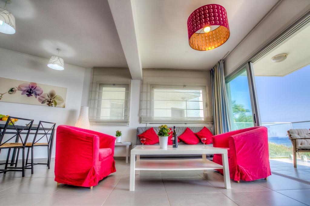 Beachfront Trident Protaras Esterno foto