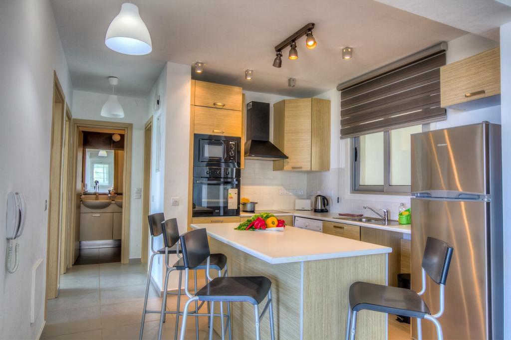 Beachfront Trident Protaras Esterno foto