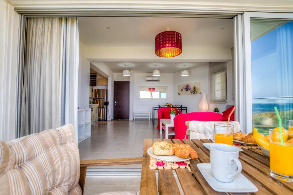 Beachfront Trident Protaras Esterno foto