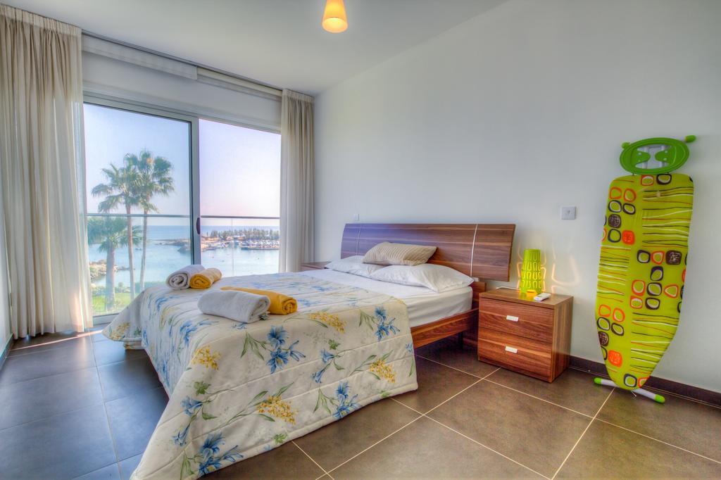 Beachfront Trident Protaras Esterno foto