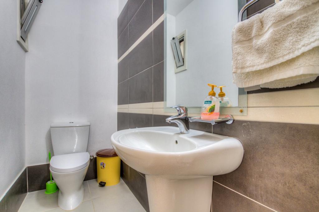 Beachfront Trident Protaras Esterno foto