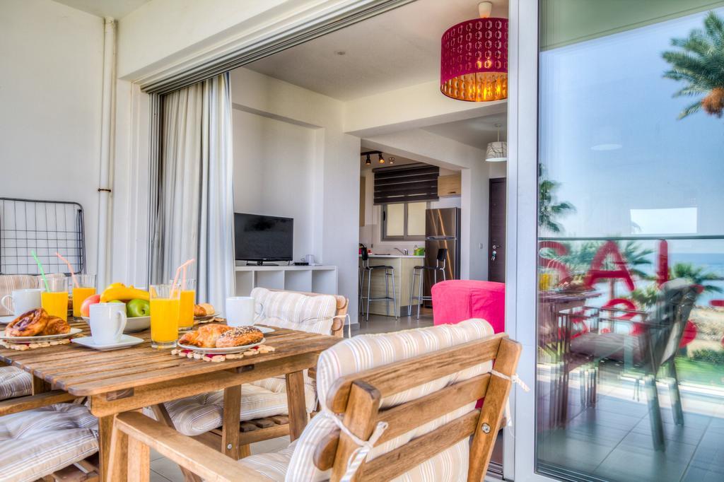 Beachfront Trident Protaras Esterno foto