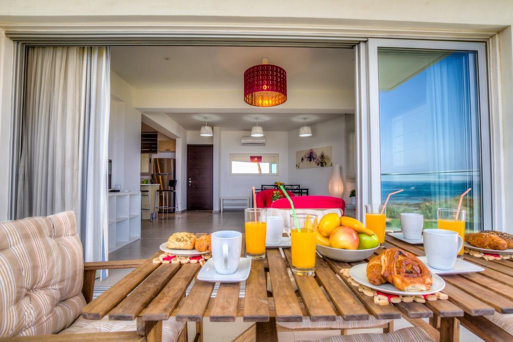 Beachfront Trident Protaras Esterno foto