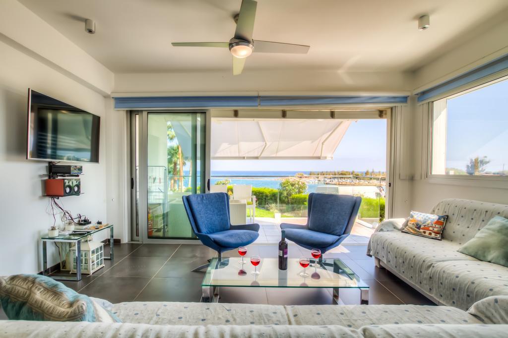 Beachfront Trident Protaras Esterno foto
