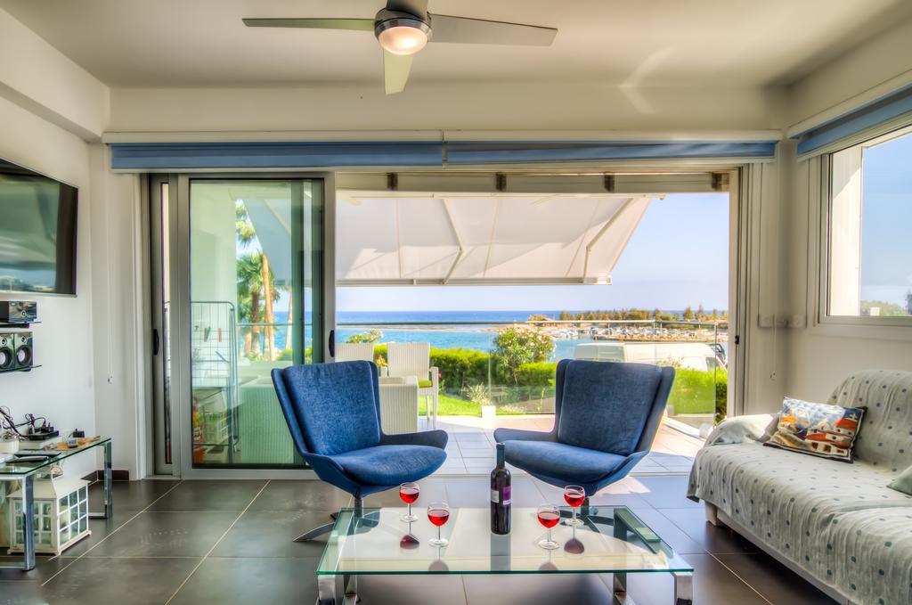 Beachfront Trident Protaras Esterno foto