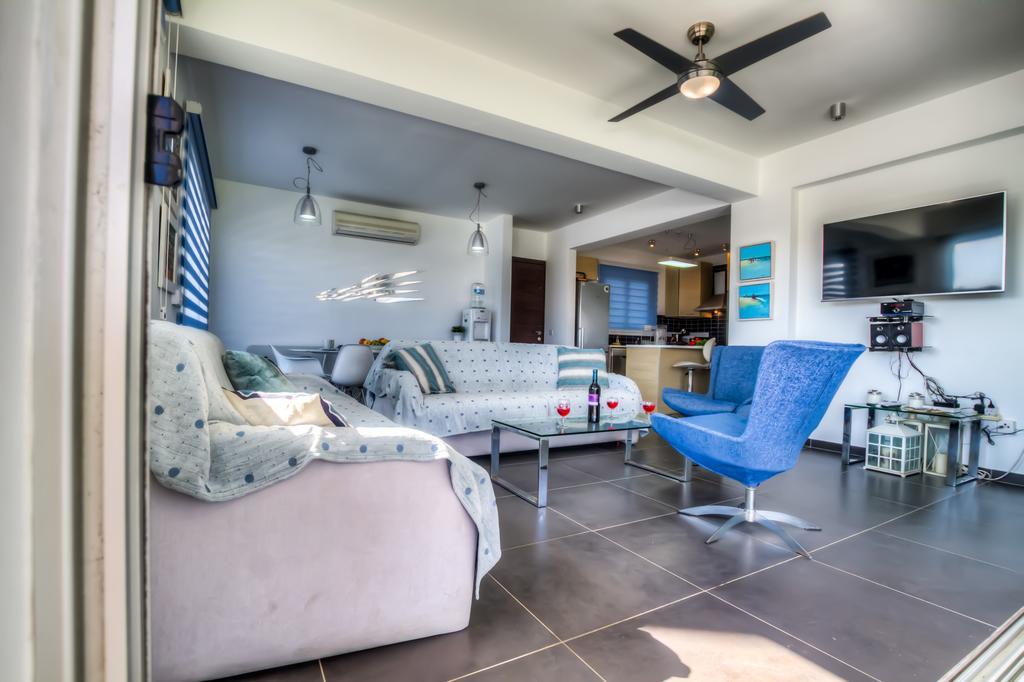 Beachfront Trident Protaras Esterno foto