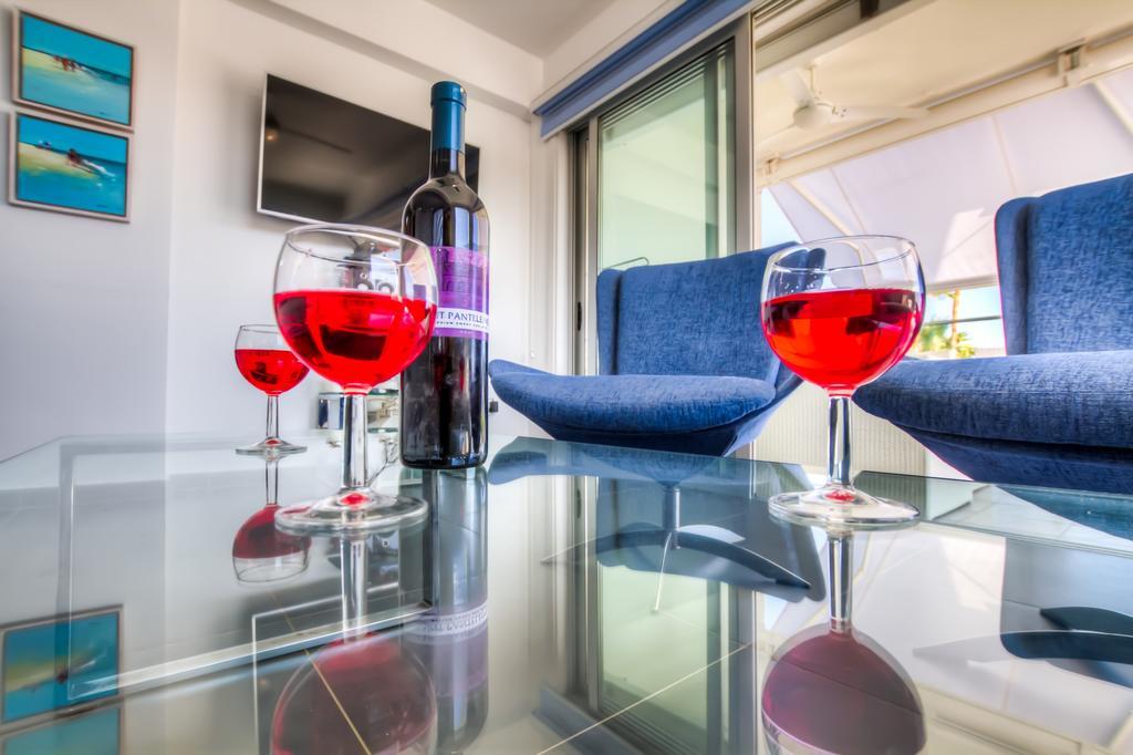 Beachfront Trident Protaras Esterno foto