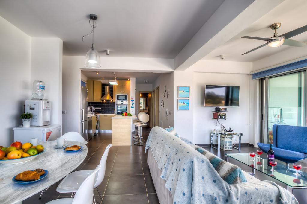 Beachfront Trident Protaras Esterno foto