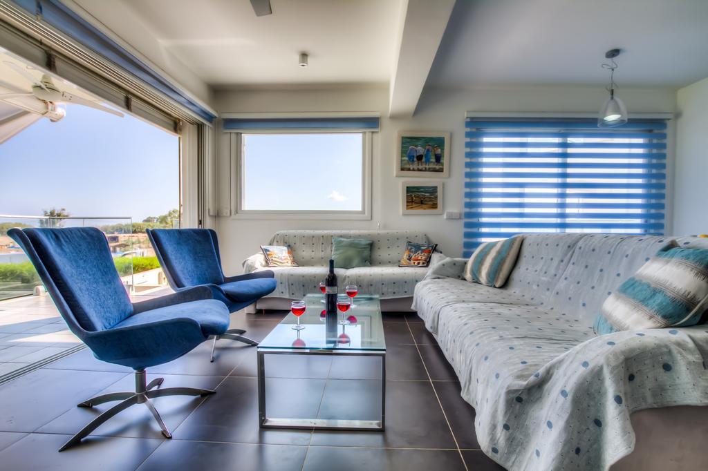Beachfront Trident Protaras Esterno foto