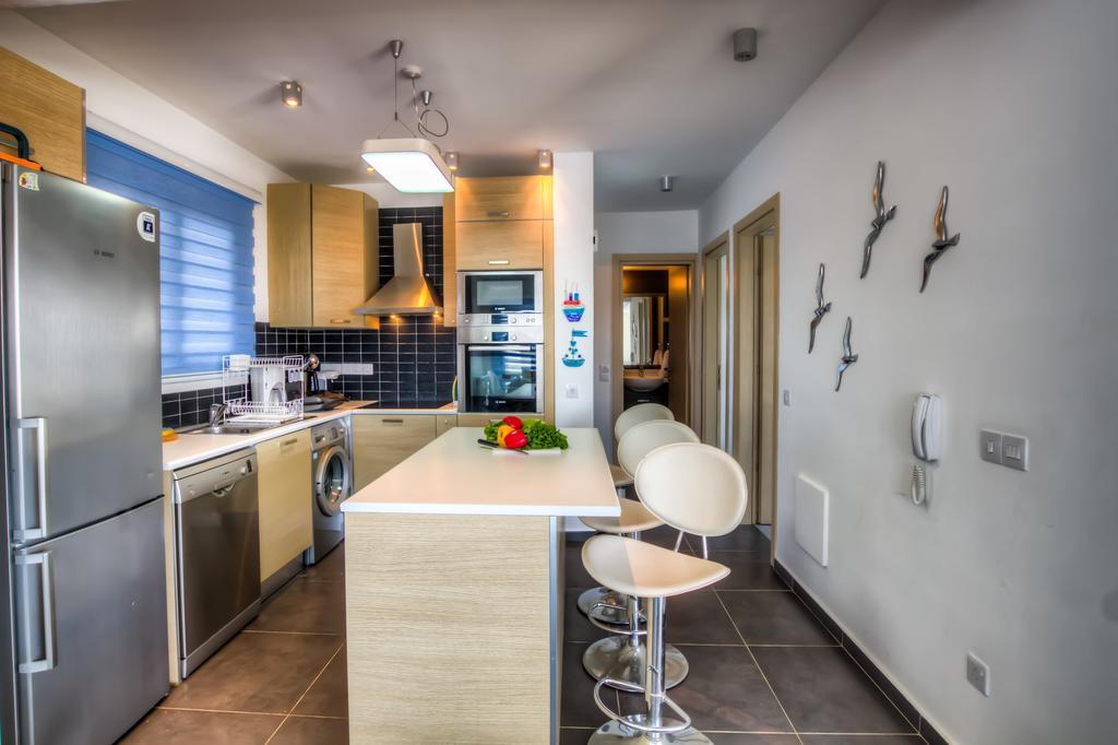 Beachfront Trident Protaras Esterno foto