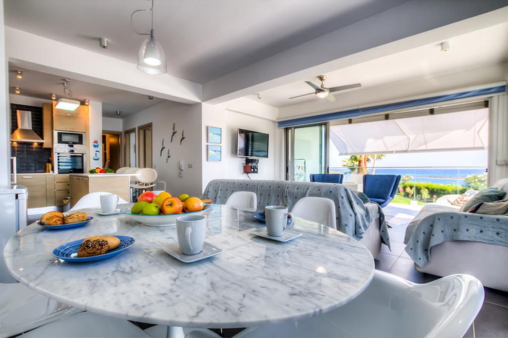 Beachfront Trident Protaras Esterno foto