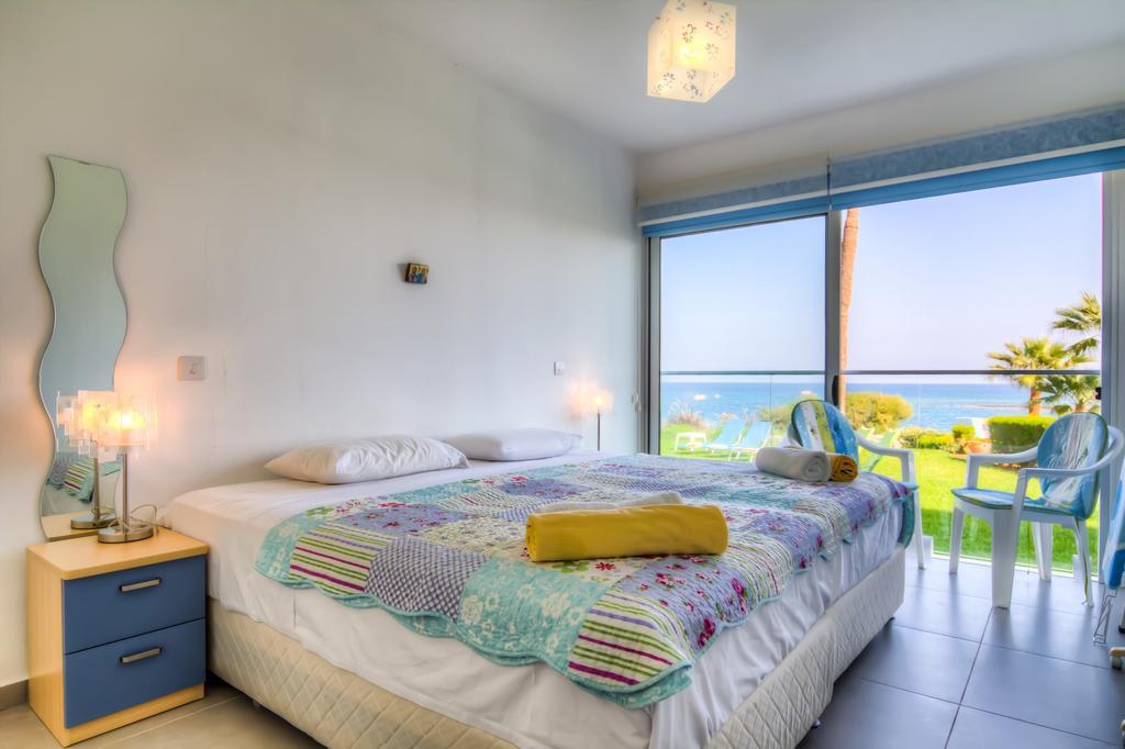 Beachfront Trident Protaras Esterno foto