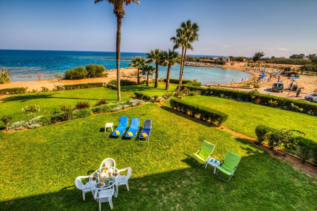 Beachfront Trident Protaras Esterno foto