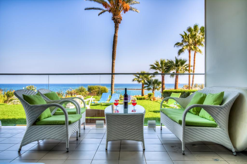 Beachfront Trident Protaras Esterno foto