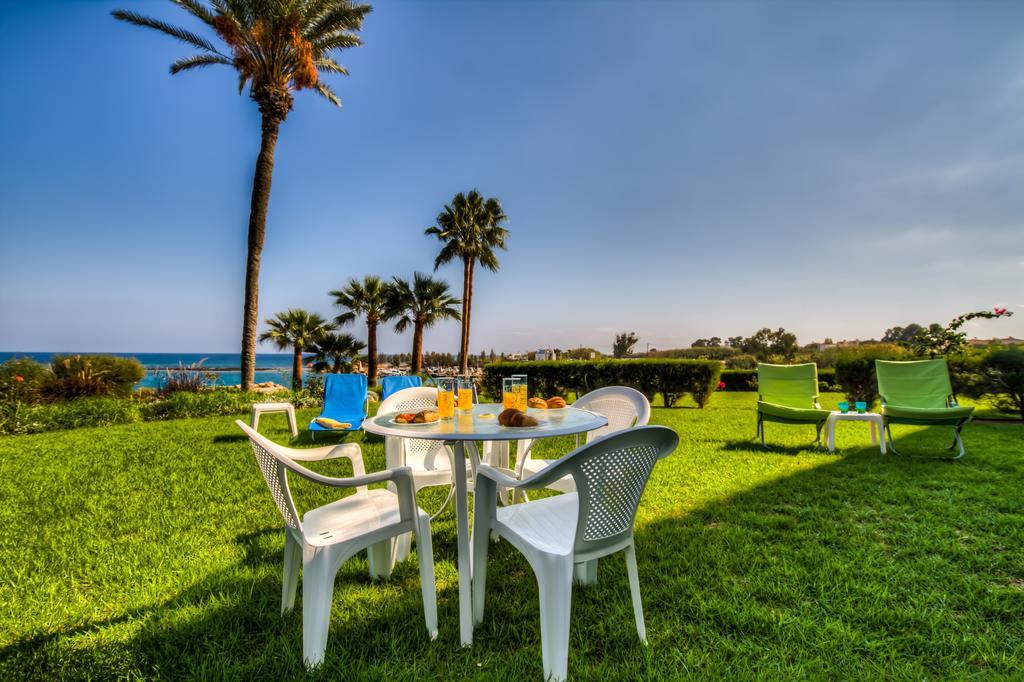Beachfront Trident Protaras Esterno foto
