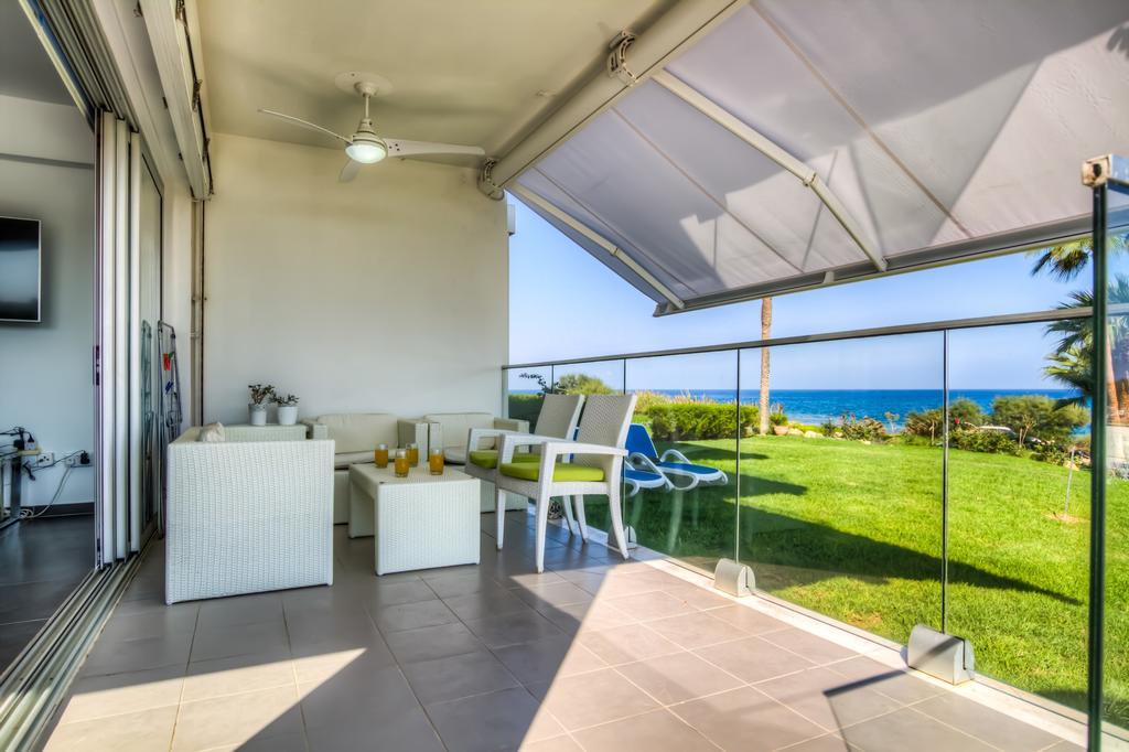 Beachfront Trident Protaras Esterno foto