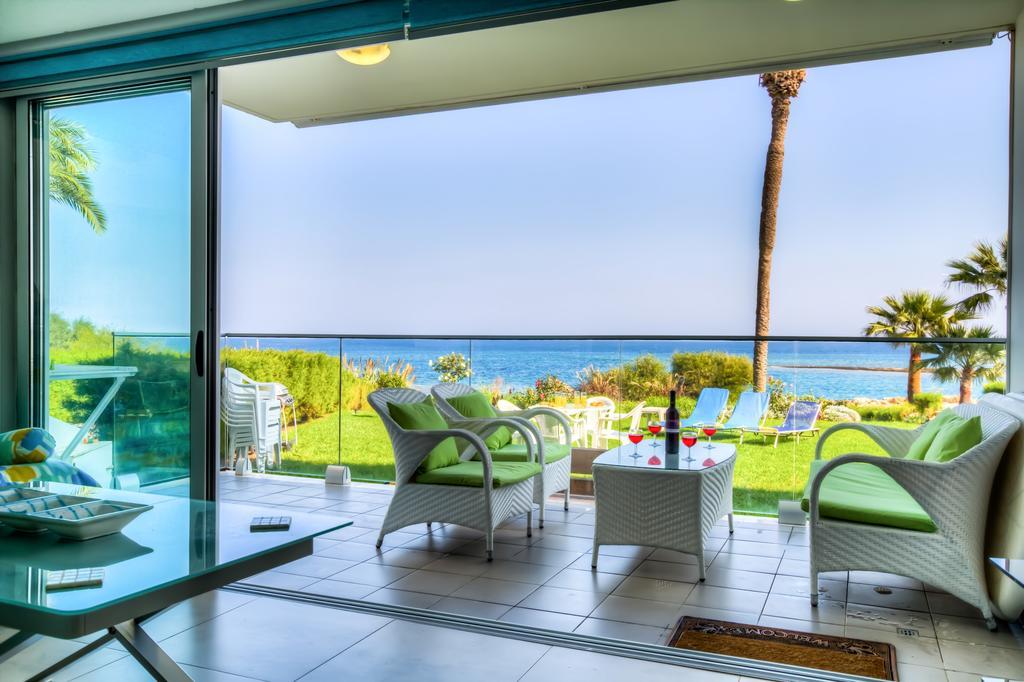 Beachfront Trident Protaras Esterno foto
