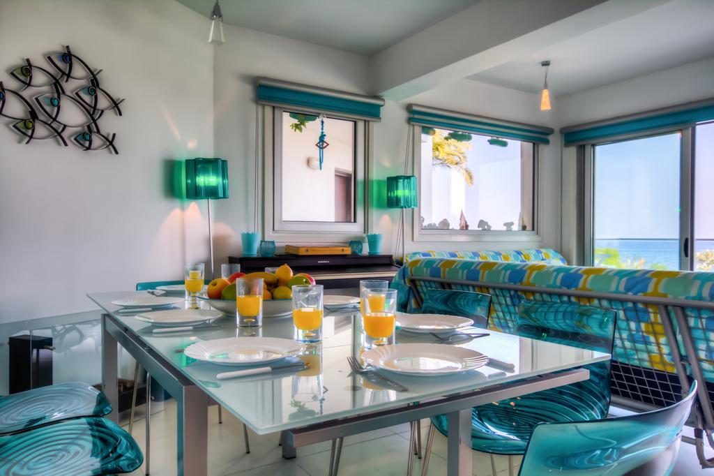 Beachfront Trident Protaras Esterno foto