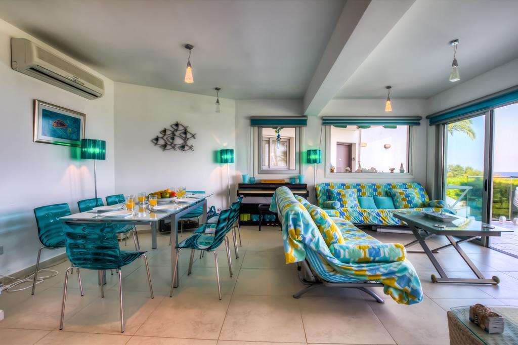 Beachfront Trident Protaras Esterno foto
